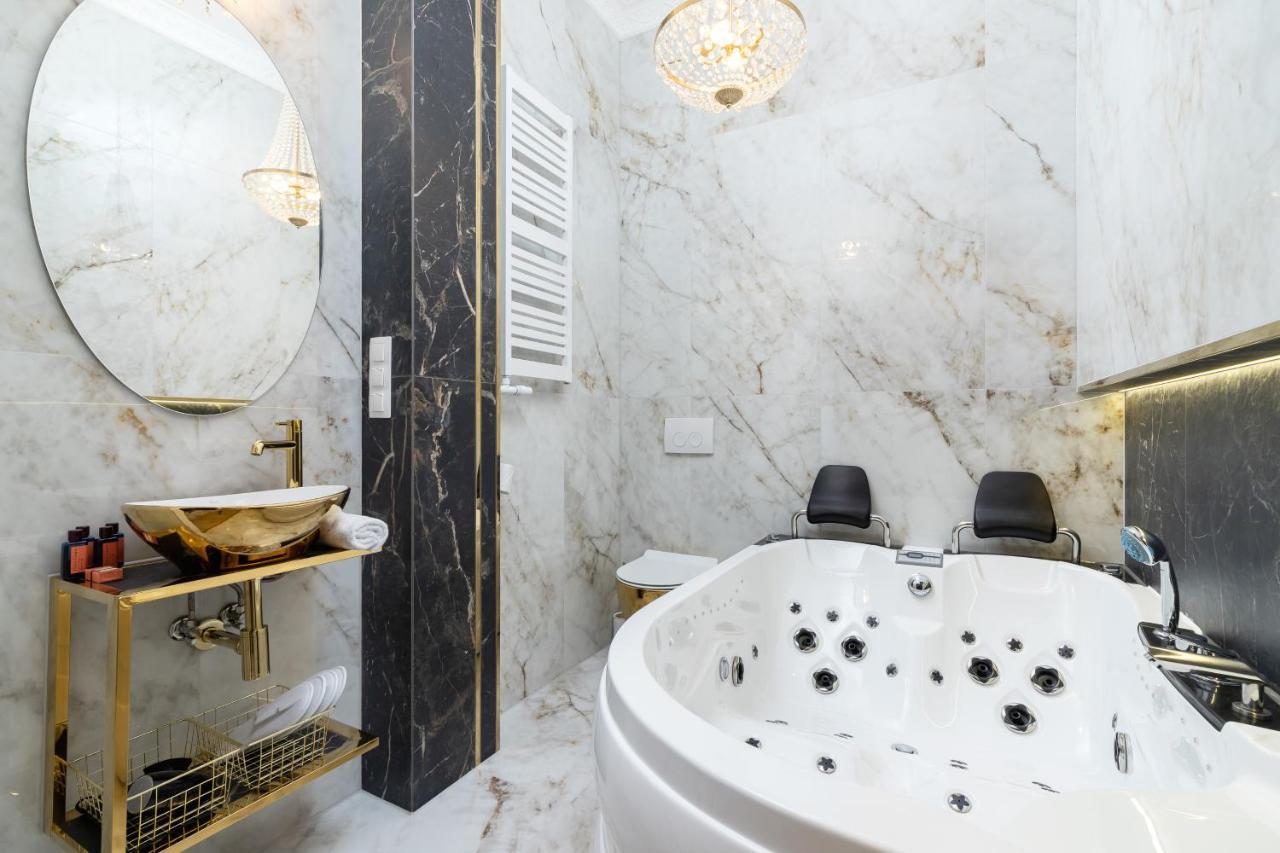 Kazimierz Studio With Jacuzzi By Renters Prestige Krakow Bagian luar foto