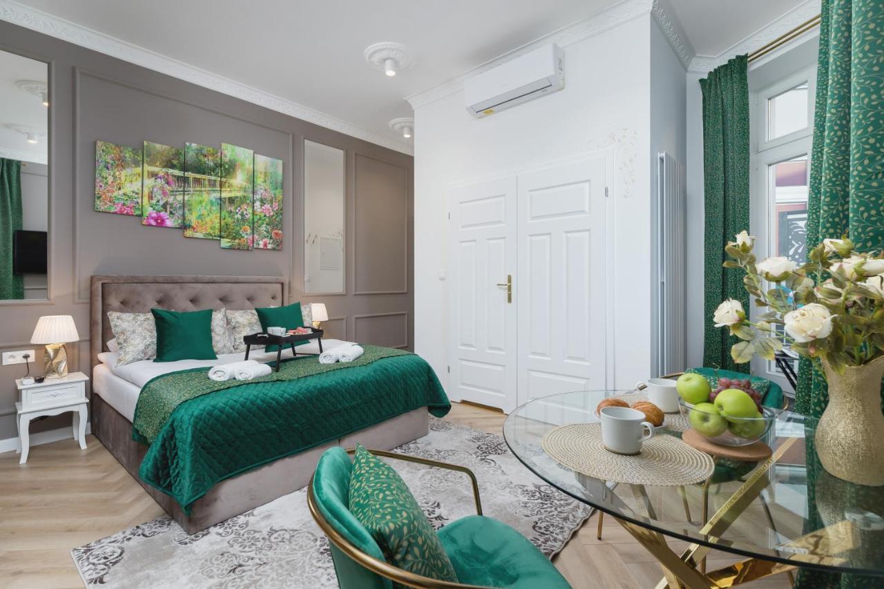 Kazimierz Studio With Jacuzzi By Renters Prestige Krakow Bagian luar foto