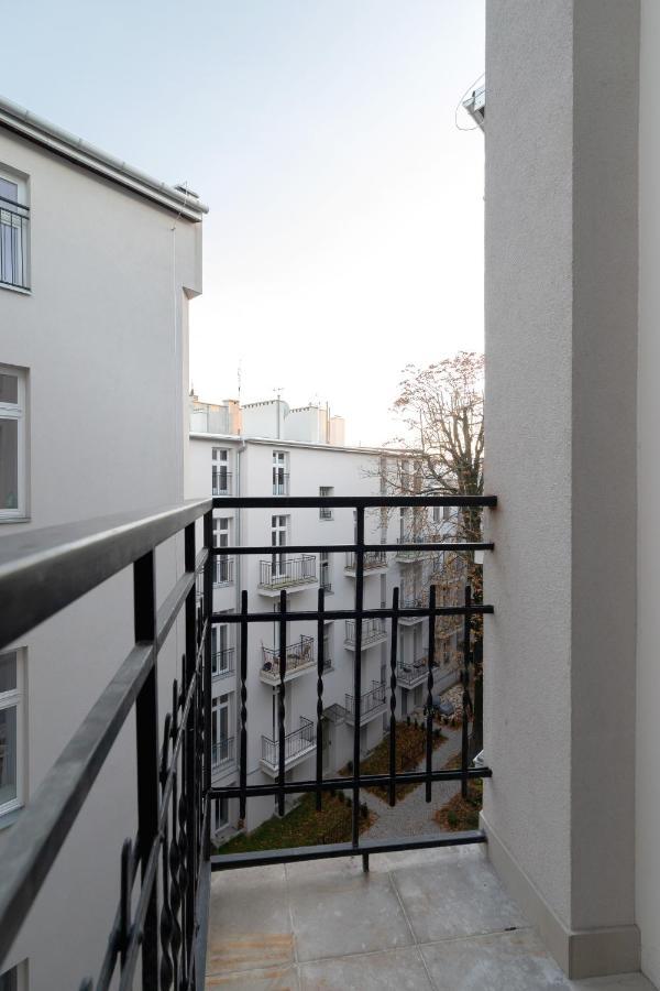 Kazimierz Studio With Jacuzzi By Renters Prestige Krakow Bagian luar foto